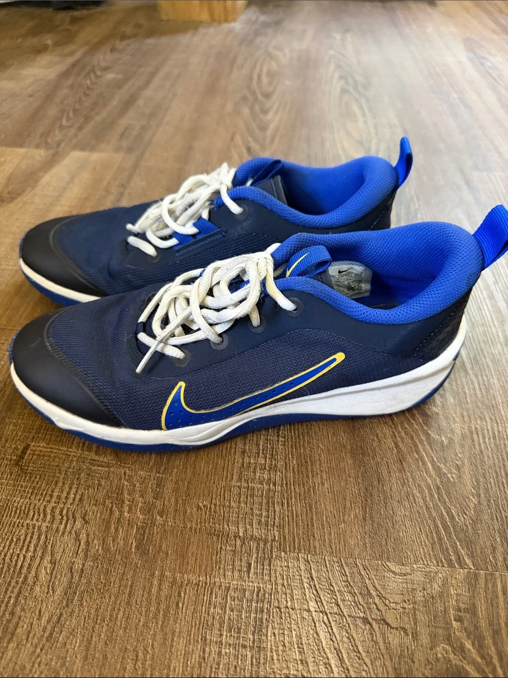 Nike Omni Multi-Court GS Midnight Navy Blue Gold Sneakers Youth 7Y DM9027-404